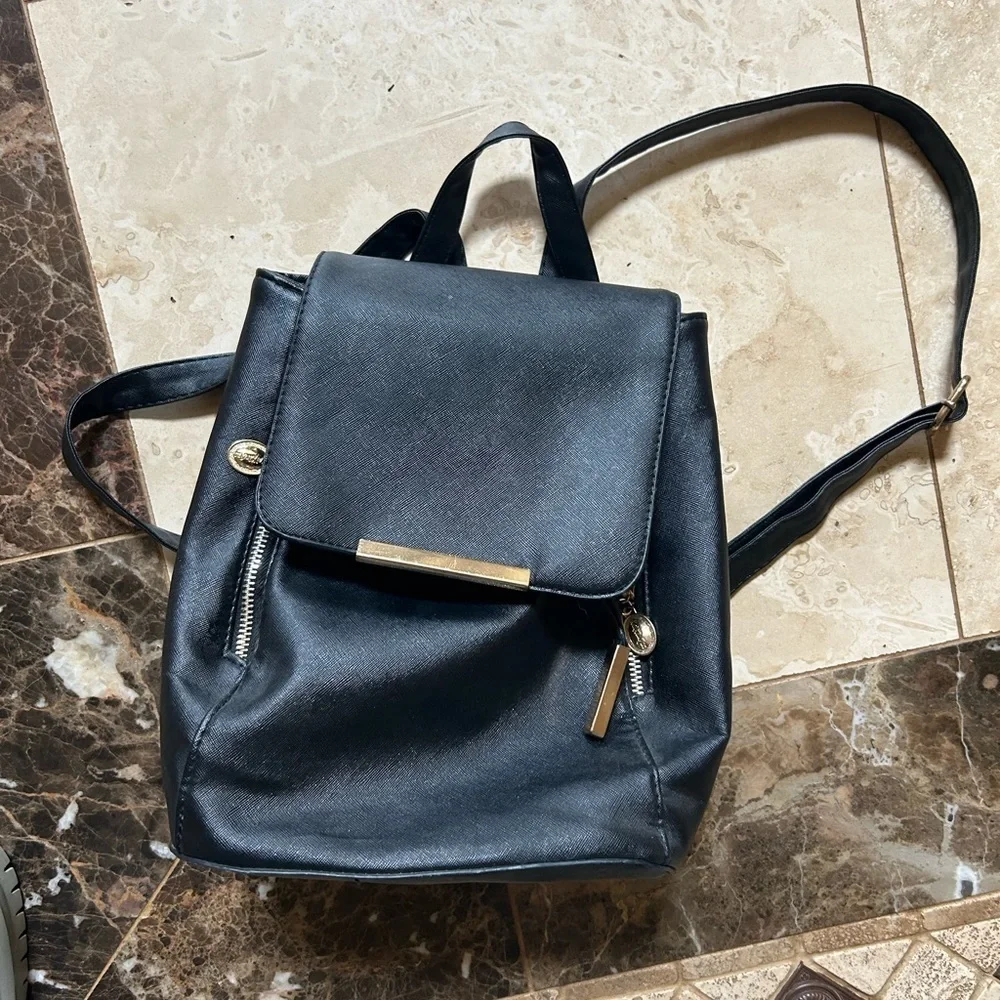 Elegant Black Backpack 🥞